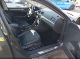 Volkswagen Passat 1.8T R-Line 1VWAT7A30GC035267 photo