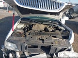 Lincoln Town Car Signature 1LNHM81V36Y637096 снимка