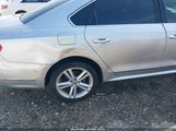 Volkswagen Passat 2.0L Tdi Sel Premium 1VWCV7A32FC075240 photo