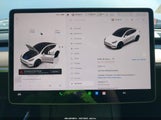 Tesla Model Y Performance Dual Motor All-Wheel Drive 7SAYGDEF9SF304440 fotografie