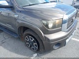 Toyota Tundra Limited 5.7L V8 5TFRV58118X055675 fotografie
