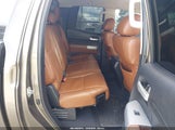 Toyota Tundra Limited 5.7L V8 5TFRV58118X055675 fotografie