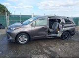 Toyota Sienna Xle 5TDJRKEC5NS091036 photo