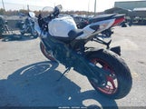 Suzuki Gsx-R600 JS1GN7FA6S7100262 снимка
