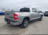 Toyota Tundra Limited 5.7L V8 5TFHW5F18JX765657 fotografie