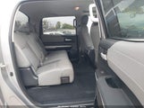 Toyota Tundra Limited 5.7L V8 5TFHW5F18JX765657 fotografie