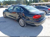 Volkswagen Passat 1.8T Se 1VWBT7A34GC026009 photo