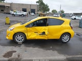 Toyota Prius C Three JTDKDTB34F1102636 снимка