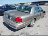 Ford Crown Victoria Standard 2FAFP73W72X116031 снимка