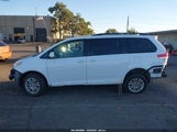Toyota Sienna Xle V6 8 Passenger 5TDYK3DC4DS332741 photo