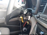 Hyundai Elantra Se KMHD84LF1HU062881 photo