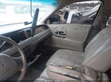 Lincoln Town Car Signature 1LNHM82W6XY617045 photo