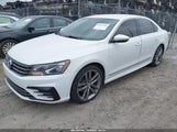 Volkswagen Passat 1.8T R-Line 1VWAT7A38GC032245 photo
