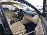 Volkswagen Passat 1.8T Se 1VWBT7A35GC032529 photo