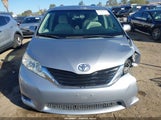 Toyota Sienna Le V6 8 Passenger 5TDKK3DC7DS353962 fotografie