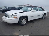 Lincoln Town Car Signature Limited 2LNBL8CV7AX616671 fotografie