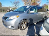 Toyota Sienna Le V6 5TDKK3DCXBS081808 снимка