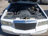 Lincoln Town Car Executive 1LNLM81W6TY693757 снимка