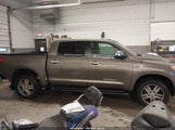 Toyota Tundra Limited 5.7L V8 5TFHY5F13DX302081 fotografie