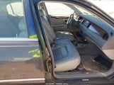 Lincoln Town Car Executive 1LNHM81W9YY843003 снимка