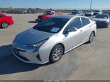 Toyota Prius Two JTDKBRFUXJ3602132 снимка