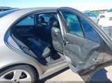 Mercedes-Benz E-Class 5.0L WDBUF70J83A116187 снимка