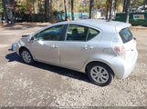Toyota Prius C Three JTDKDTB37D1531606 снимка