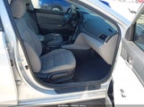Hyundai Elantra Se 5NPD84LF6HH177491 photo