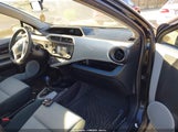 Toyota Prius C Three JTDKDTB32C1517157 снимка