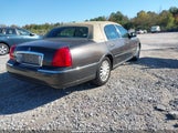 Lincoln Town Car Signature 1LNHM81W55Y631677 снимка
