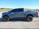 Nissan Titan Pro-4X 4X4 1N6AA1ED5PN114332 fotografie