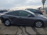 Toyota Prius Two JTDKBRFU9J3585629 снимка