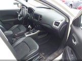 Jeep Compass Latitude 4X4 3C4NJDBB5JT422875 снимка