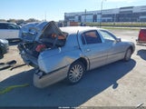 Lincoln Town Car Executive 1LNHM81W23Y630094 снимка