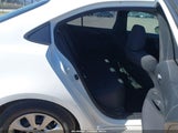Toyota Corolla Le 5YFB4MDE6RP105655 снимка