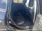 Jeep Compass Latitude 4X4 3C4NJDBBXJT313909 снимка