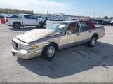 Lincoln Town Car Signature 1LNLM82W0VY743540 photo