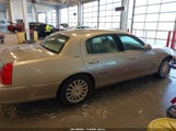 Lincoln Town Car Signature 1LNHM82W13Y627430 снимка