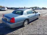 Lincoln Town Car Signature 1LNHM81W34Y635306 photo