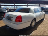 Lincoln Town Car Signature Limited 1LNHM82WX6Y634526 fotografie
