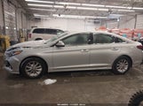 Hyundai Sonata Se 5NPE24AF1KH795642 снимка