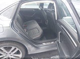 Volkswagen Passat 1.8T R-Line 1VWDT7A32HC060315 снимка
