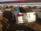Volkswagen Tiguan 2.0T Se R-Line Black 3VVCB7AX6RM058234 photo