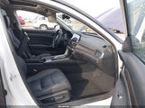Honda Accord Touring 2.0T 1HGCV2F93KA003330 fotografie