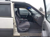 Jeep Grand Cherokee Laredo/Tsi 1J4GZ58SXVC523596 fotografie