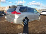 Toyota Sienna Le V6 5TDKK3DC8BS124462 снимка