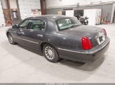 Lincoln Town Car Signature 1LNHM82W51Y640257 photo