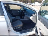 Hyundai Elantra Se 5NPD74LF2HH104203 снимка
