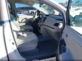 Toyota Sienna Le V6 8 Passenger 5TDKK3DC5ES505903 fotografie