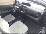 Toyota Prius C One JTDKDTB3XF1587073 снимка